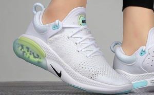 Alternative view of Giày Nike Joyride Run Flyknit 'White Barely Volt' AQ2731-104