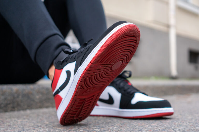 Giày Nike Air Jordan 1 Low 'Black Toe' 553558-116 - Ảnh 4
