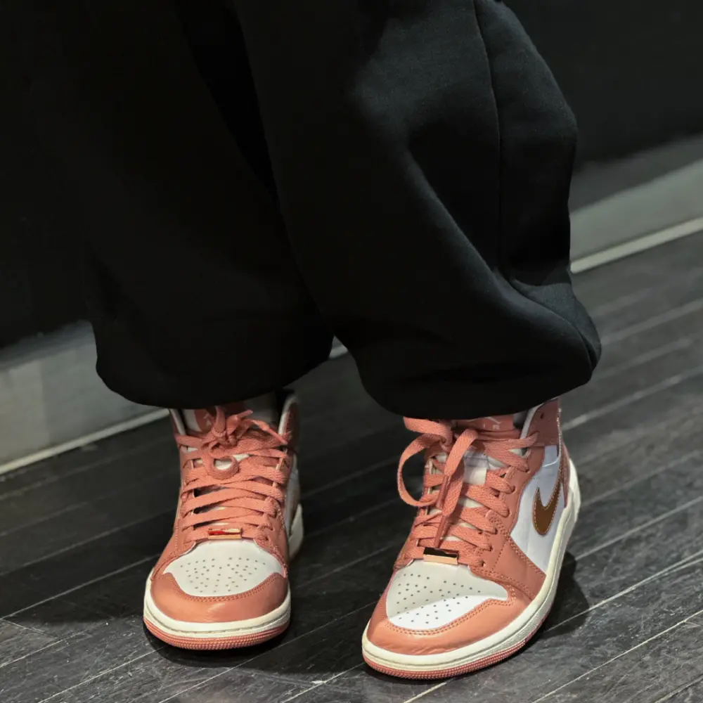 Giày Nike Air Jordan 1 Mid SE 'Red Stardust' FB9892-670 - Ảnh 3