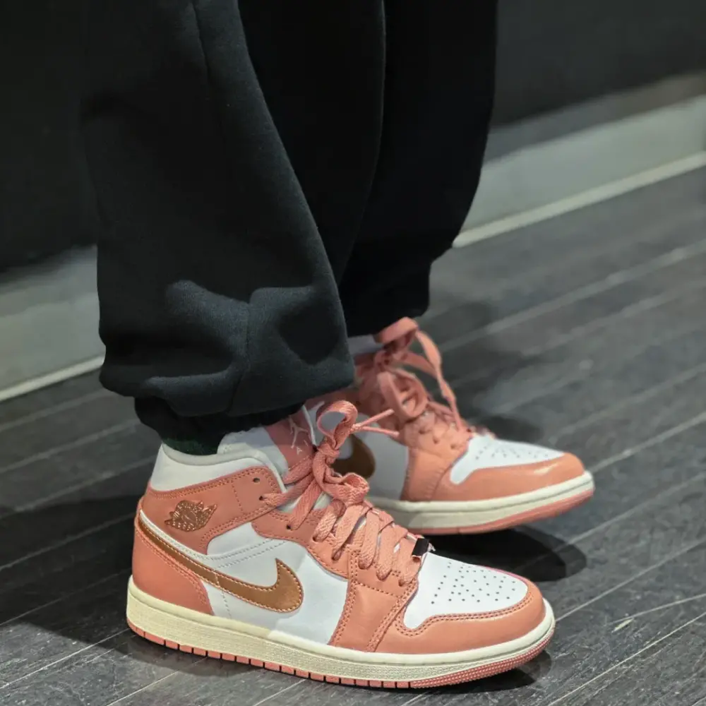 Giày Nike Air Jordan 1 Mid SE 'Red Stardust' FB9892-670 - Ảnh 7