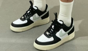 Alternative view of Giày Nike Air Force 1 07 ‘Black White Milk’ FQ6848-101