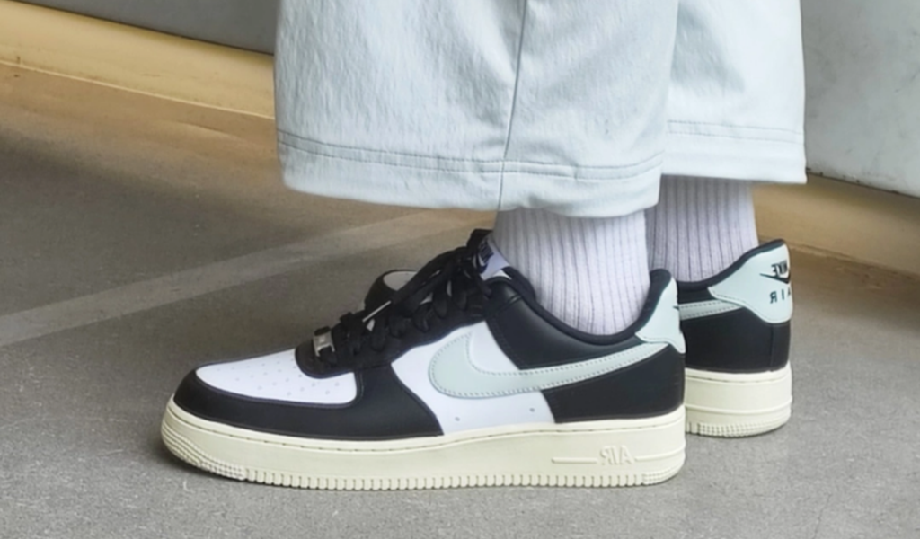 Giày Nike Air Force 1 07 ‘Black White Milk’ FQ6848-101 - Ảnh 4