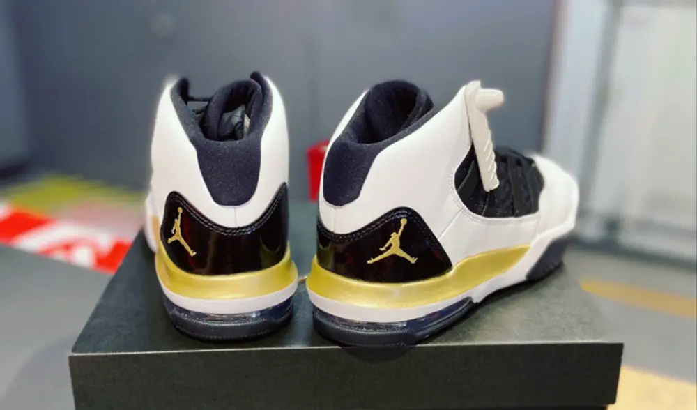 Giày Nike Air Jordan Max Aura 'Golden Knights' CQ9544-100 - Ảnh 4