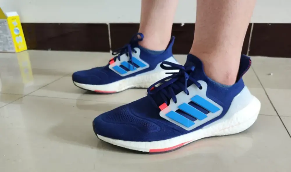 Alternative view of Giày Adidas Ultraboost 22 'Blue' GX3061
