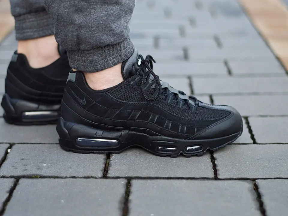 Giày Nike Air Max 95 Essential ‘Triple Black’ AT9865-001 - Ảnh 4