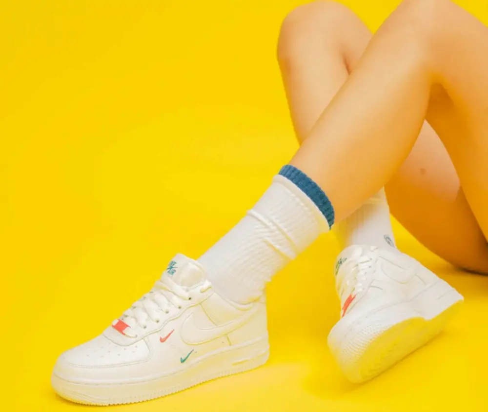 Giày Nike Wmns Air Force 1 ’07 Essential ‘Summit White Solar Red’ CT1989-101 - Ảnh 4