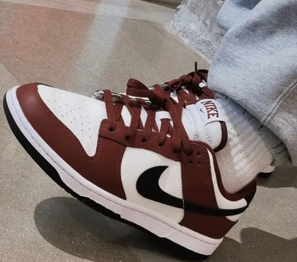 Alternative view of Giày Nike Dunk Low GS 'Dark Team Red' FZ4352-600