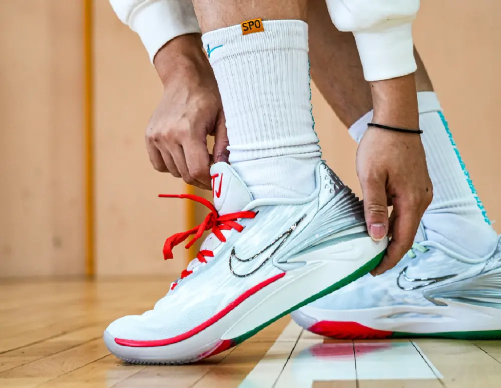 Alternative view of Giày Nike Air Zoom GT Cut 2 EP ‘Christmas’ DJ6013-008