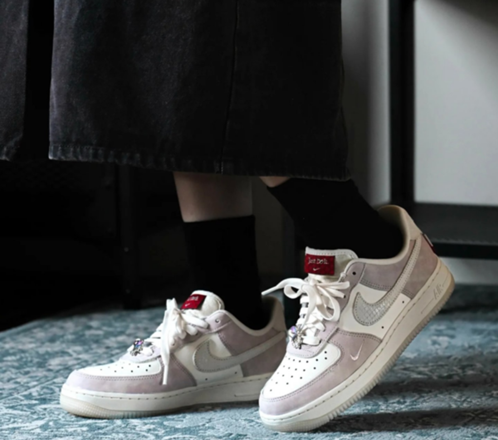 Giày Nike Air Force 1 ‘Year of the Dragon’ FZ5066-111 - Ảnh 2