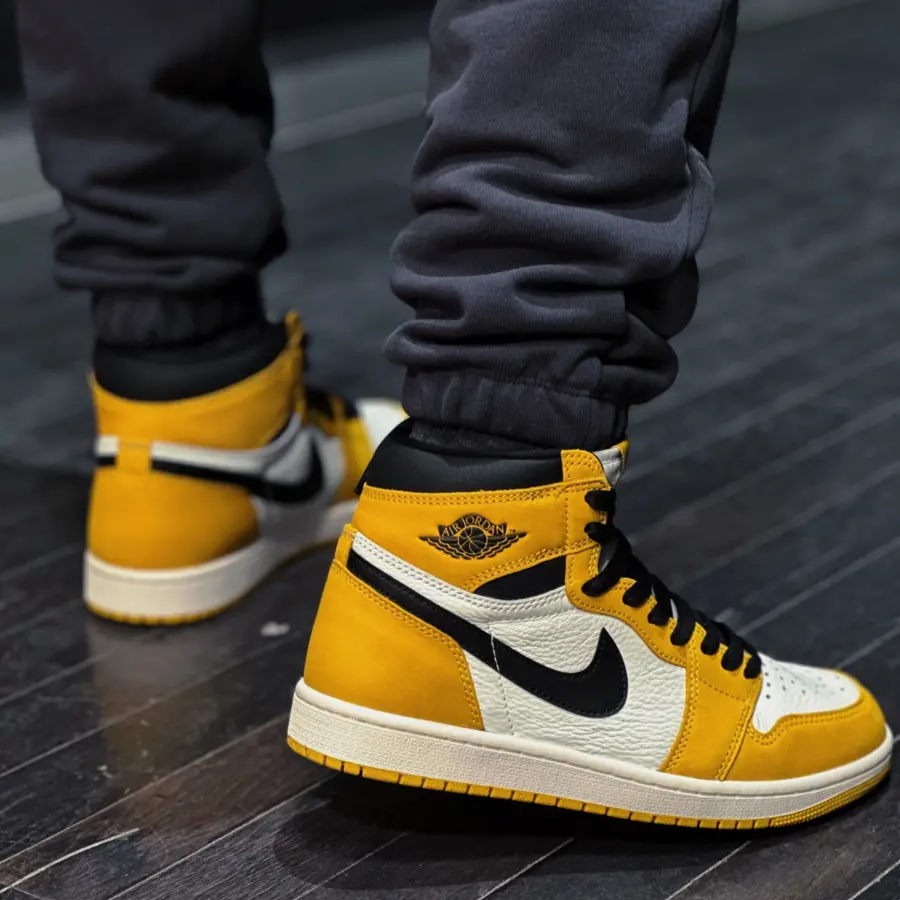 Alternative view of Giày Air Jordan 1 Retro High OG 'Yellow Ochre' DZ5485-701