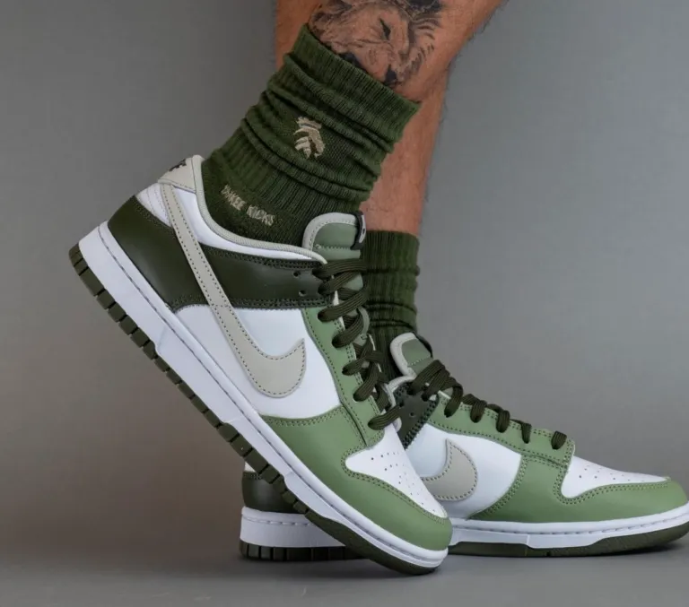 Giày Nike Dunk Low ‘Oil Green’ FN6882-100 - Ảnh 2