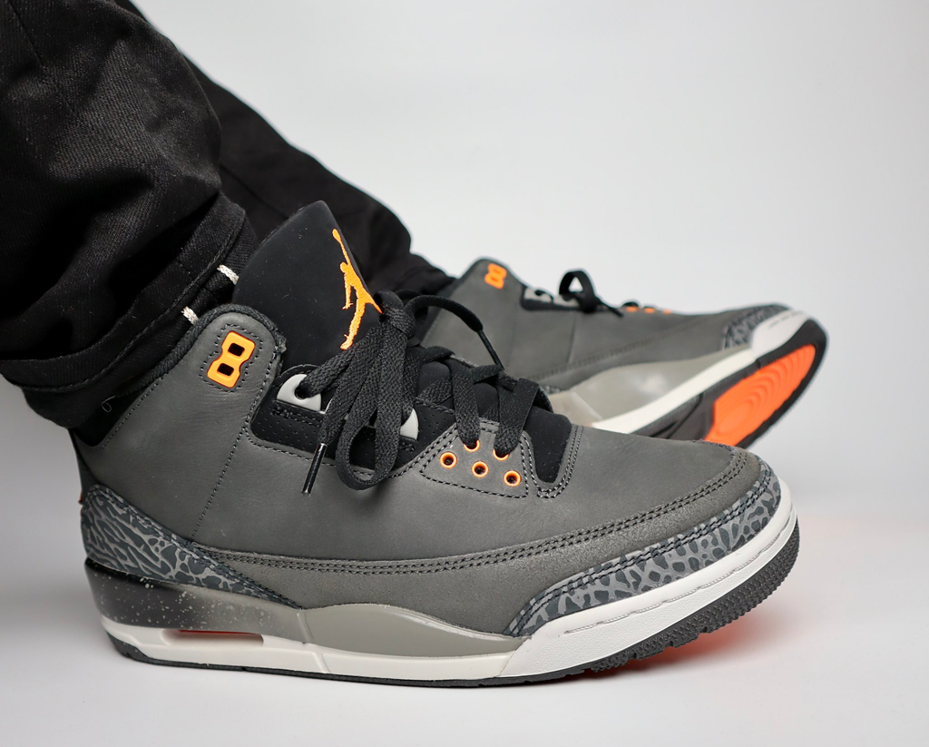 Alternative view of Giày Air Jordan 3 Retro 'Fear' 2023 CT8532-080
