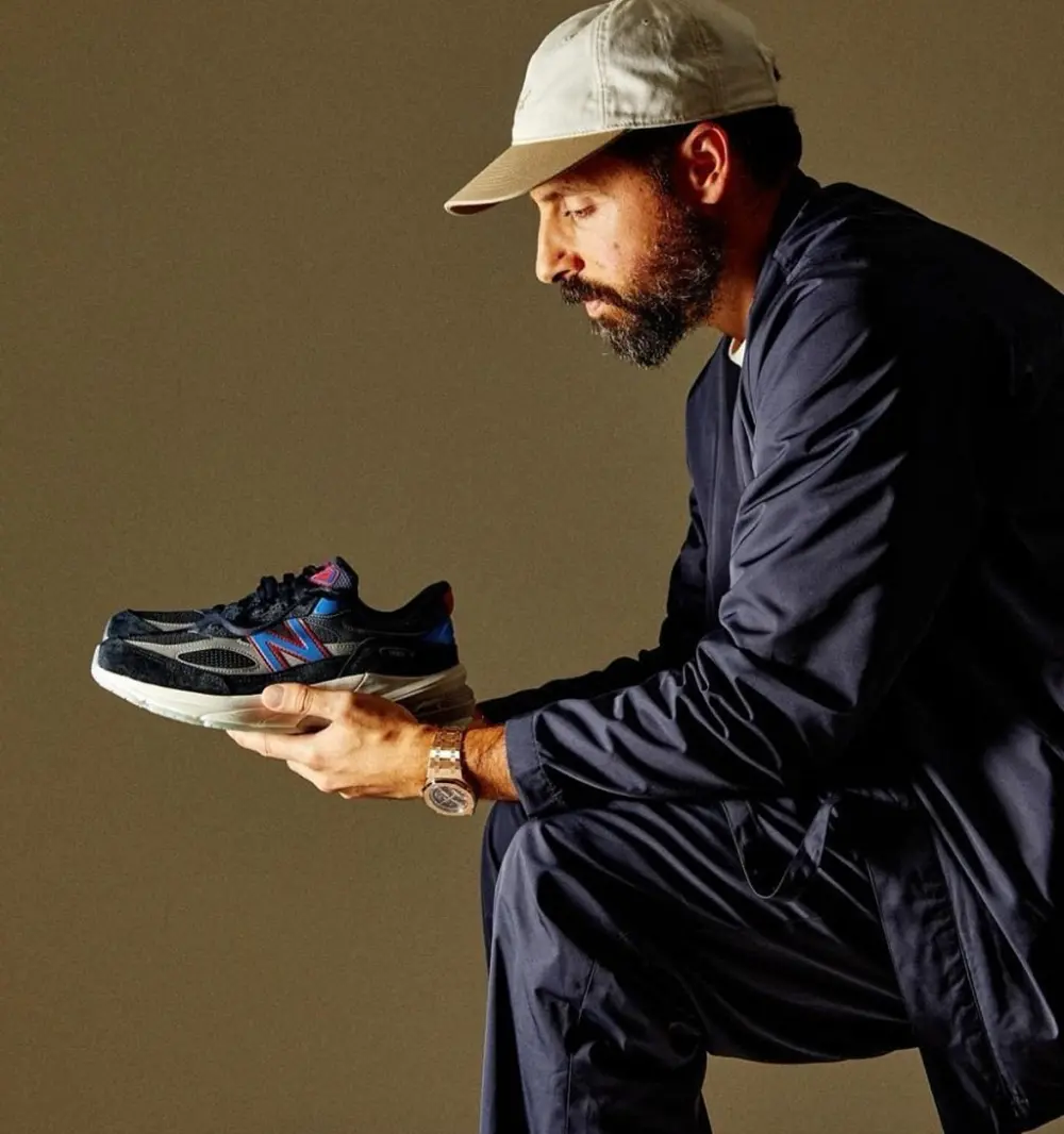 Alternative view of Giày New Balance x Ronnie Fieg 990v6 MiUSA 'Madison Square Garden Navy' M990KR6
