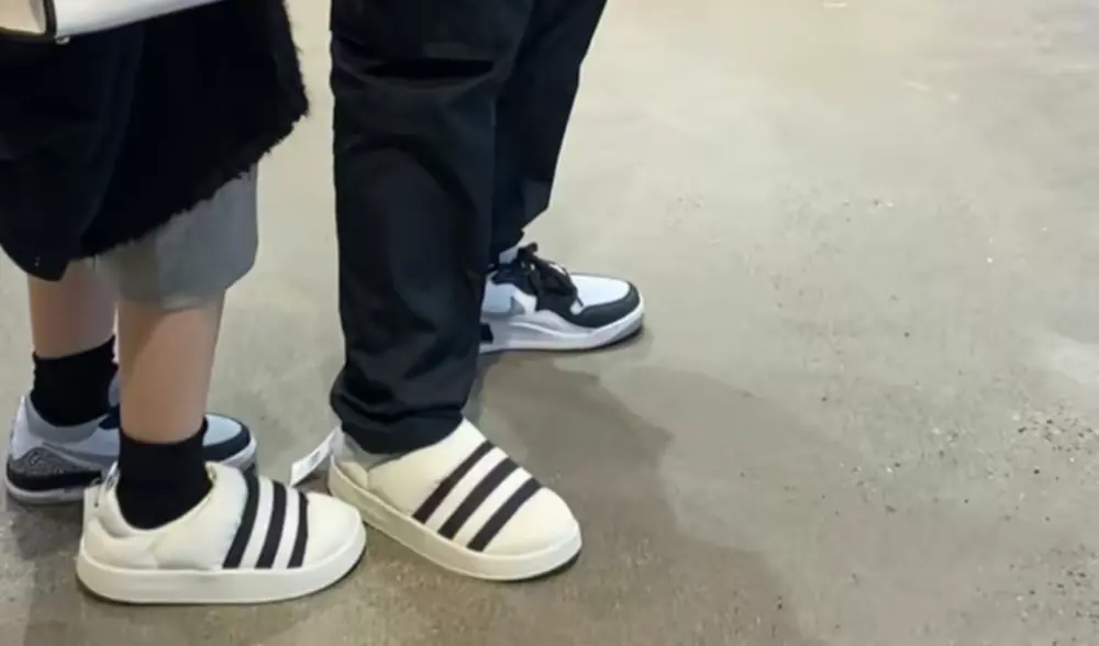 Alternative view of Giày Adidas Puffylette ‘Off White Black’ GY1593