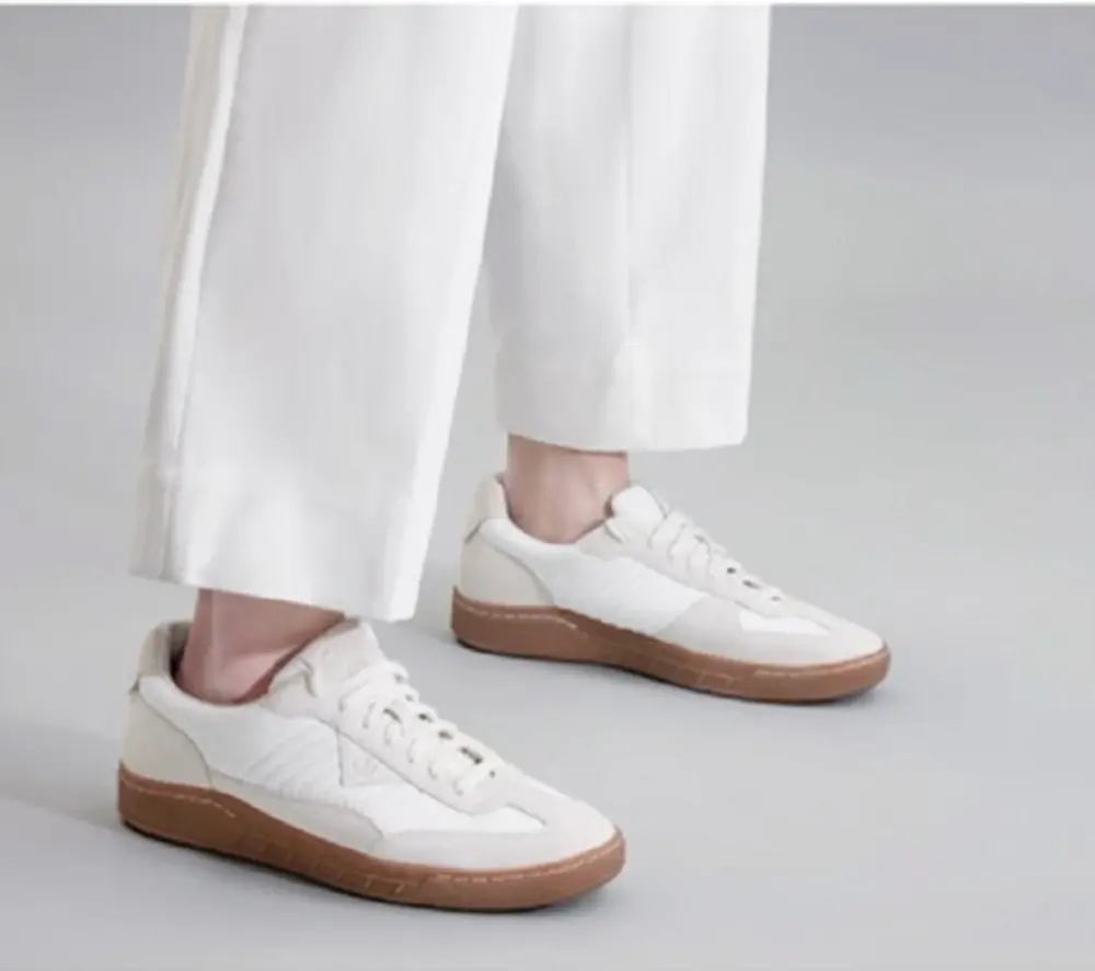 Alternative view of Giày Clarks Le Yi Dong ‘White’ 261703017