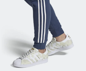 Alternative view of Giày Adidas Superstar Cloud White Camo FW6013