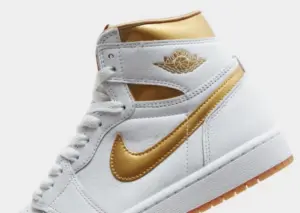 Alternative view of Giày Nike Jordan 1 Retro High OG ‘Metallic Gold’ FD2596-107