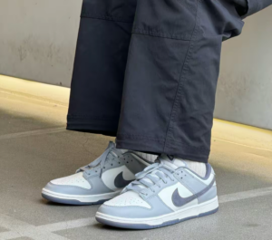 Alternative view of Giày Nike Dunk Low SE 'Light Carbon' FJ4188-100