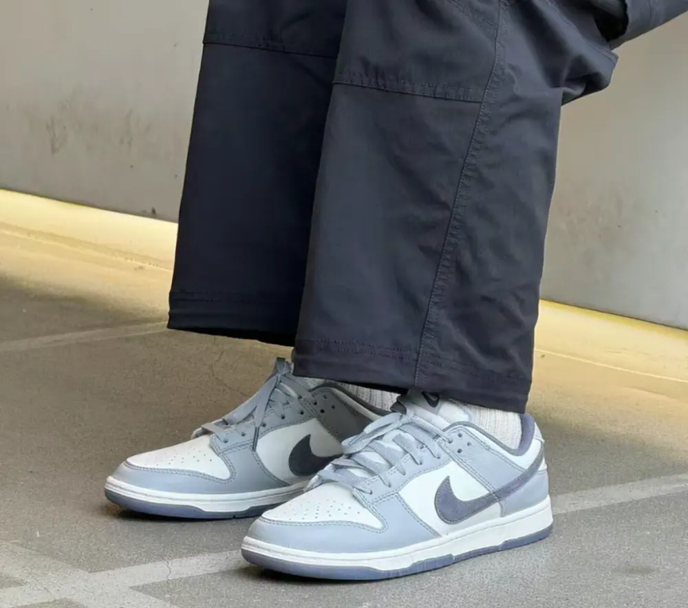 Alternative view of Giày Nike Dunk Low SE 'Light Carbon' FJ4188-100