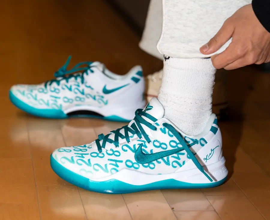 Alternative view of Giày Nike Kobe 8 Protro 'Radiant Emerald' FQ3549-101