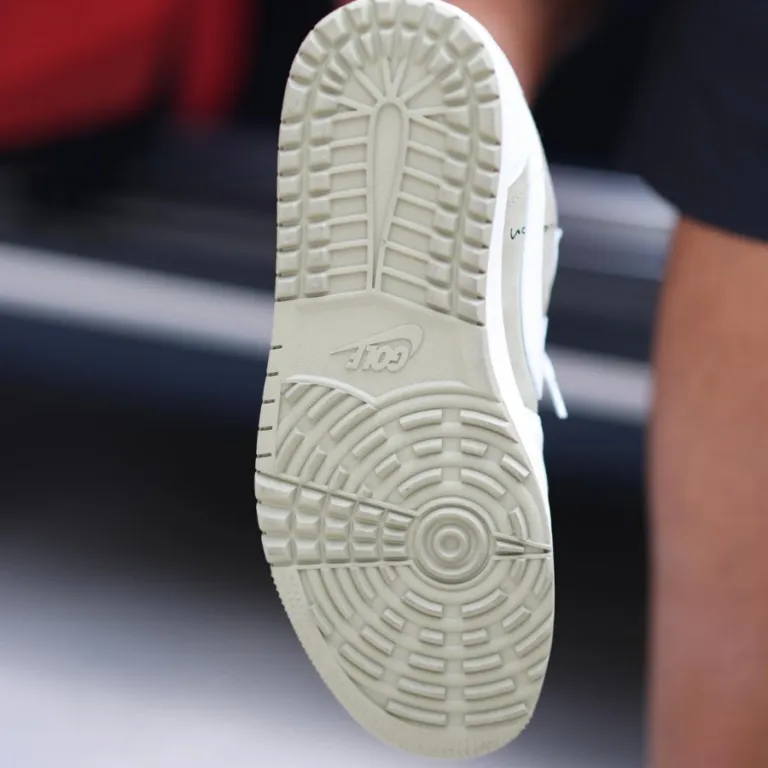 Giày Nike Air Jordan 1 Retro Low Golf ‘Travis Scott’ FZ3124-200 - Ảnh 2