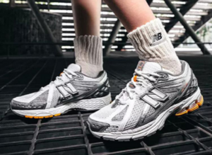 Alternative view of Giày New Balance 1906R Low Silver Orange M1906RWM