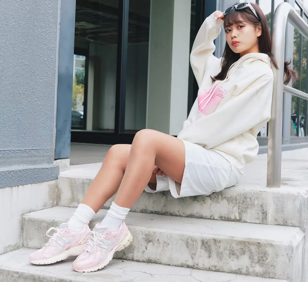 Alternative view of Giày New Balance 1906R Lunar New Year Pink M1906NLN