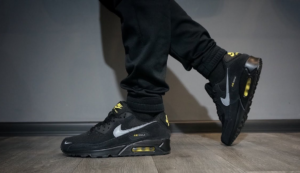Alternative view of Giày Nike Air Max 90 ‘Black Yellow Strike Metallic’ DO6706-001