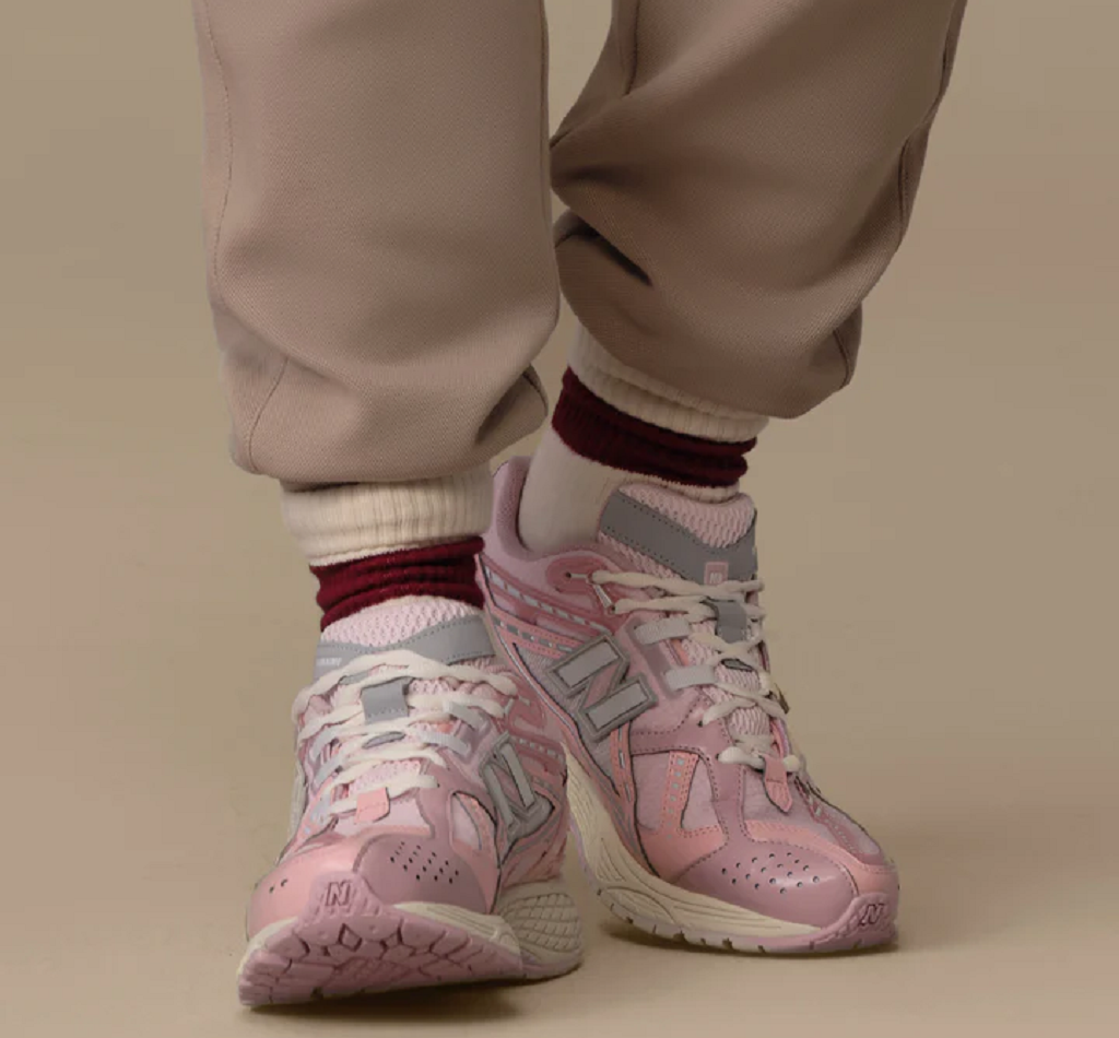 Giày New Balance 1906R Lunar New Year Pink M1906NLN - Ảnh 4