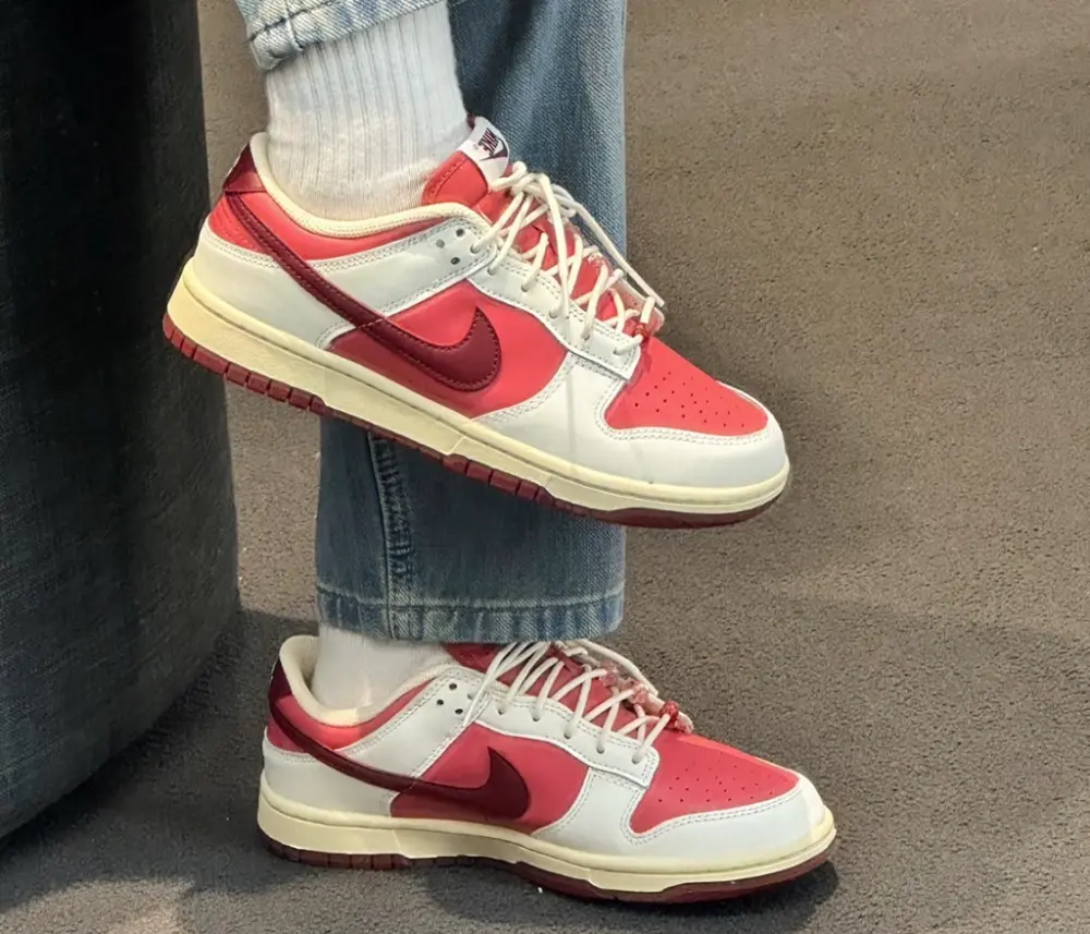 Alternative view of Giày Nike Dunk Low 'Valentine's Day 2024 Alternate' HF0736-161