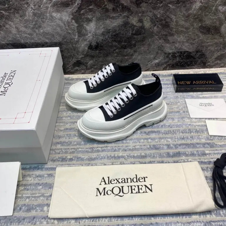 Giày Alexander McQueen Tread Slick ‘Black White’ 611705-W4L32-1070 - Ảnh 3