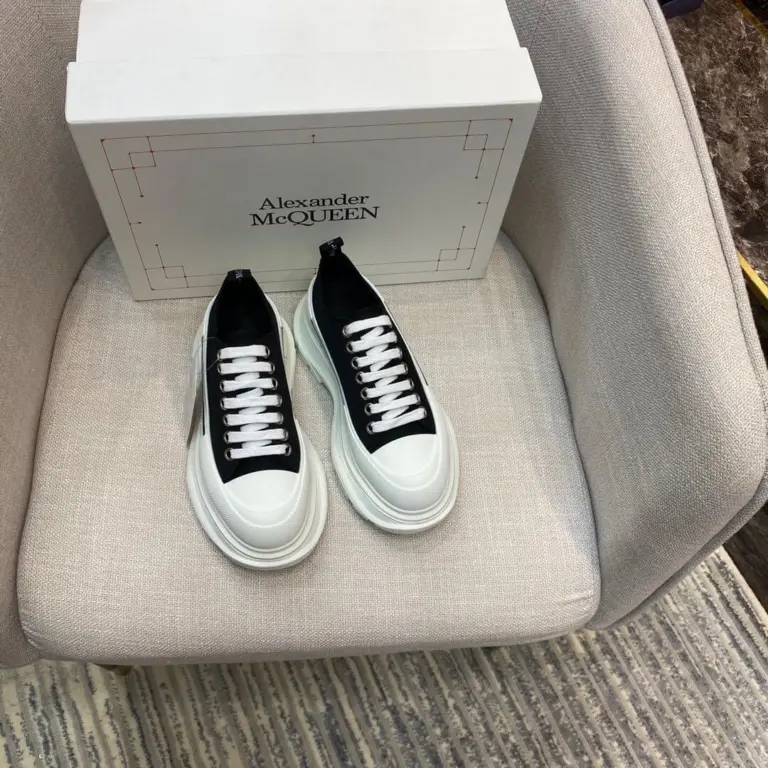 Giày Alexander McQueen Tread Slick ‘Black White’ 611705-W4L32-1070 - Ảnh 4