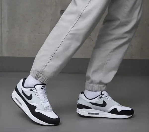 Alternative view of Giày Nike Air Max 1 ‘White Black’ FD9082-107