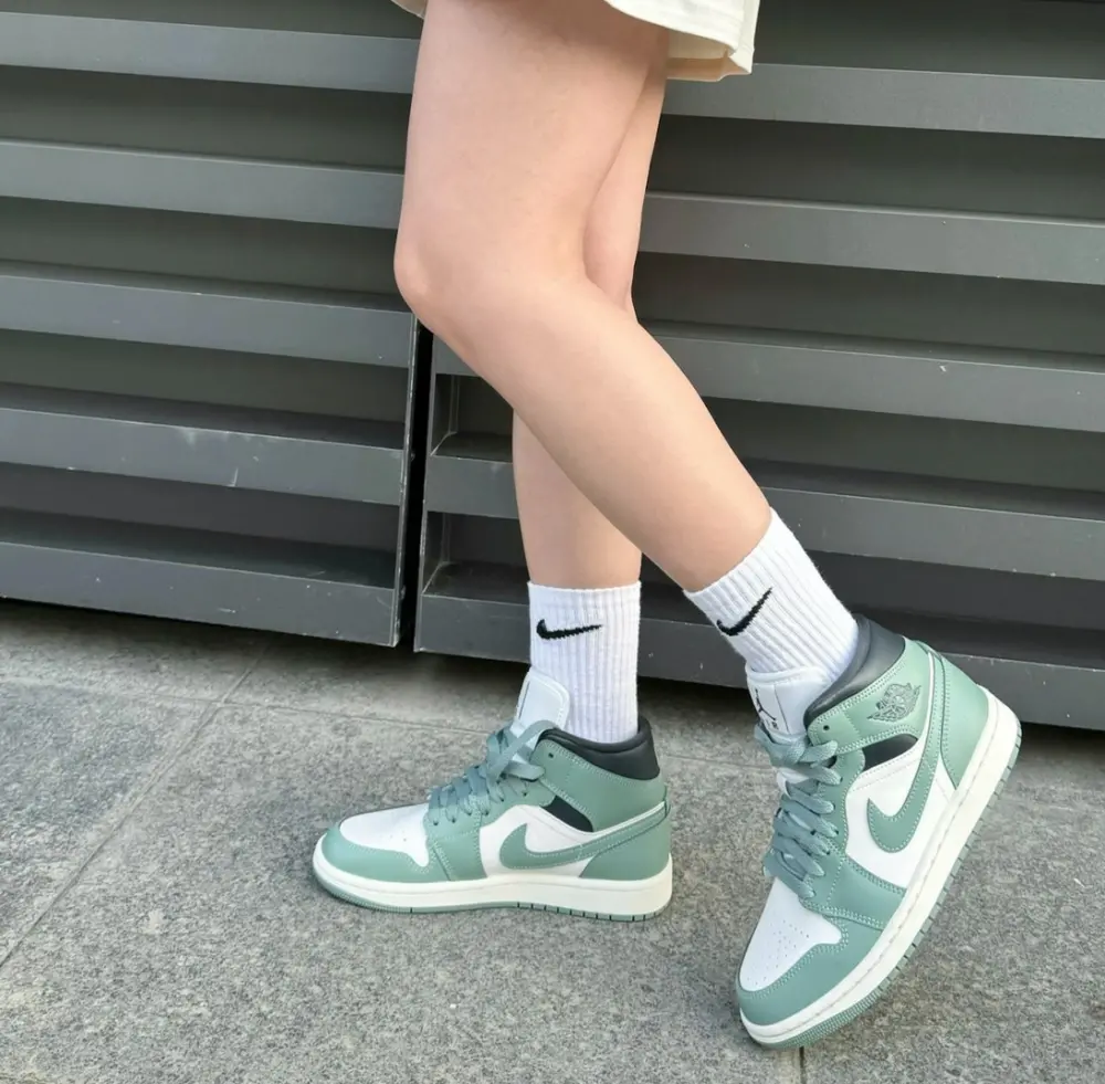 Giày Nike Air Jordan 1 Mid "Jade Smoke" BQ6472-130 - Ảnh 4