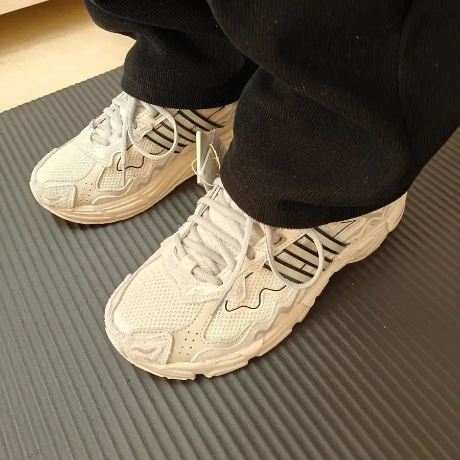 Giày Adidas Response CL x Bad Bunny ‘Wonder White’ IF7179 - Ảnh 4