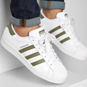 Alternative view of Giày Adidas Superstar ‘White Focus Olive’ HP5501