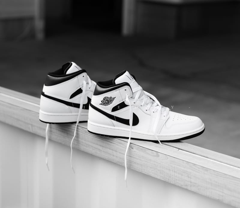 Giày Nike Air Jordan 1 Mid 'White Black' DQ8426-132 - Ảnh 3