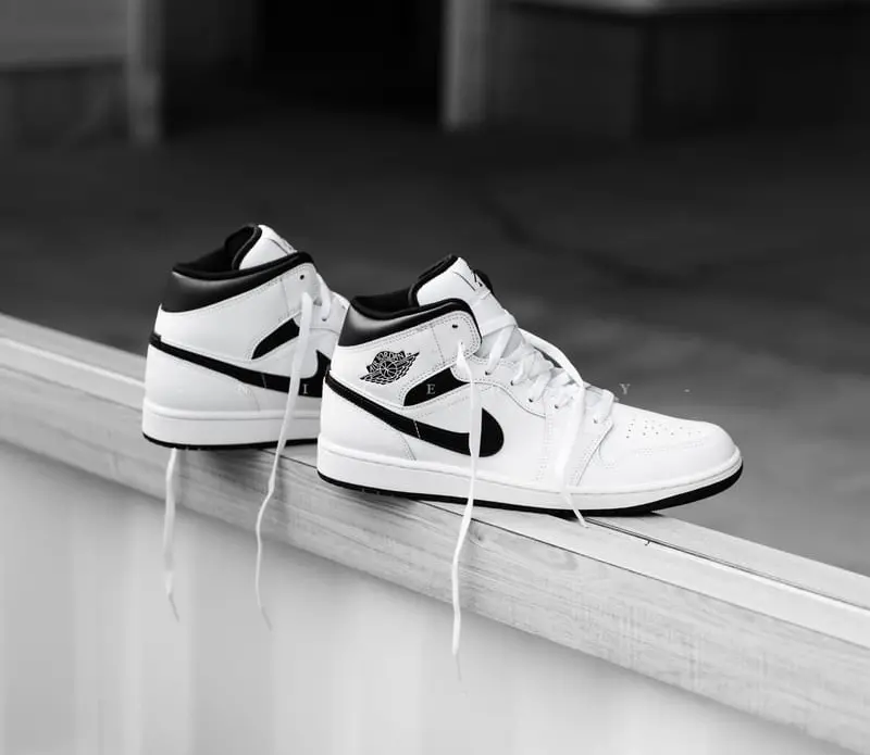Giày Nike Air Jordan 1 Mid 'White Black' DQ8426-132 - Ảnh 4
