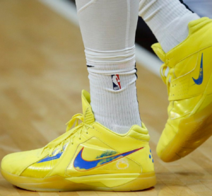 Alternative view of Giày Nike KD 3 'Christmas' 2023 FD5606-700