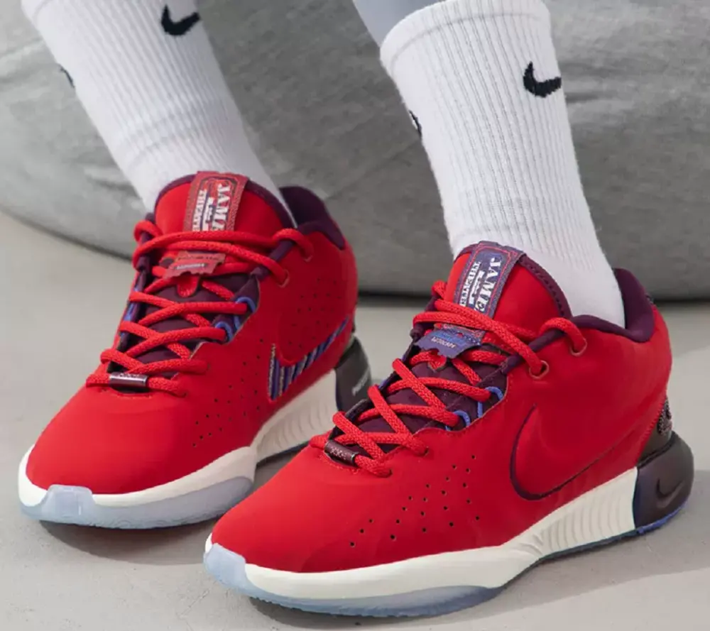 Alternative view of Giày Nike LeBron 21 GS 'James Theater' FN4305-600