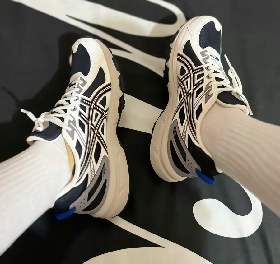 Alternative view of Giày Asics Gel-Venture 6 ‘Black’ 1011B550-003