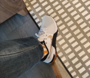 Alternative view of Giày Nike Metcon 8 ‘White Gold Suede’ DO9328-100