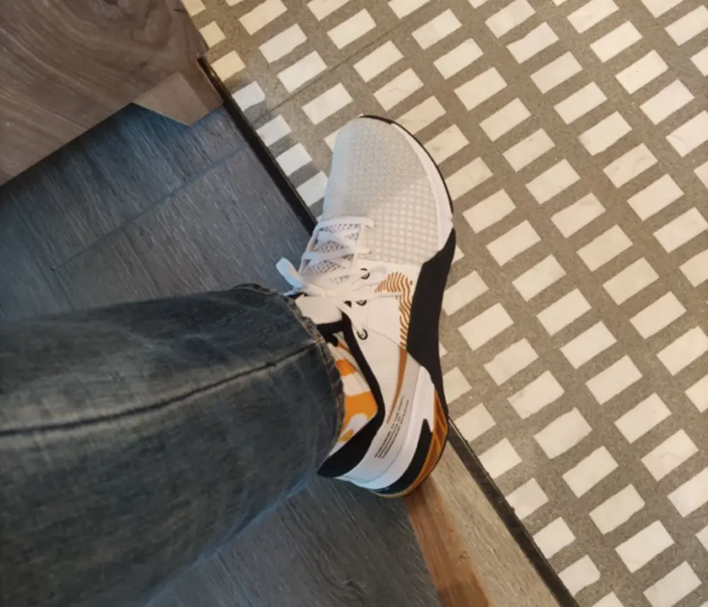 Alternative view of Giày Nike Metcon 8 ‘White Gold Suede’ DO9328-100