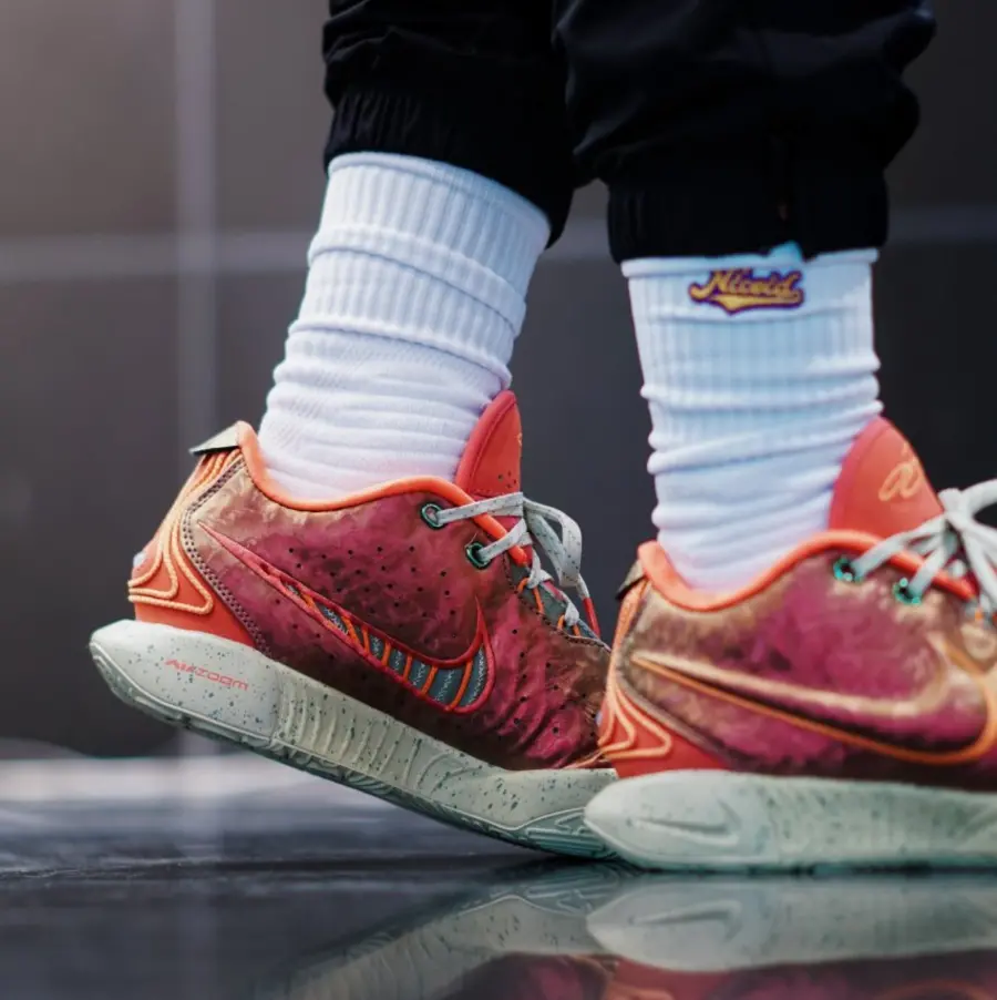 Alternative view of Giày Nike Nike LeBron 21 'Queen Conch' FN0708-800