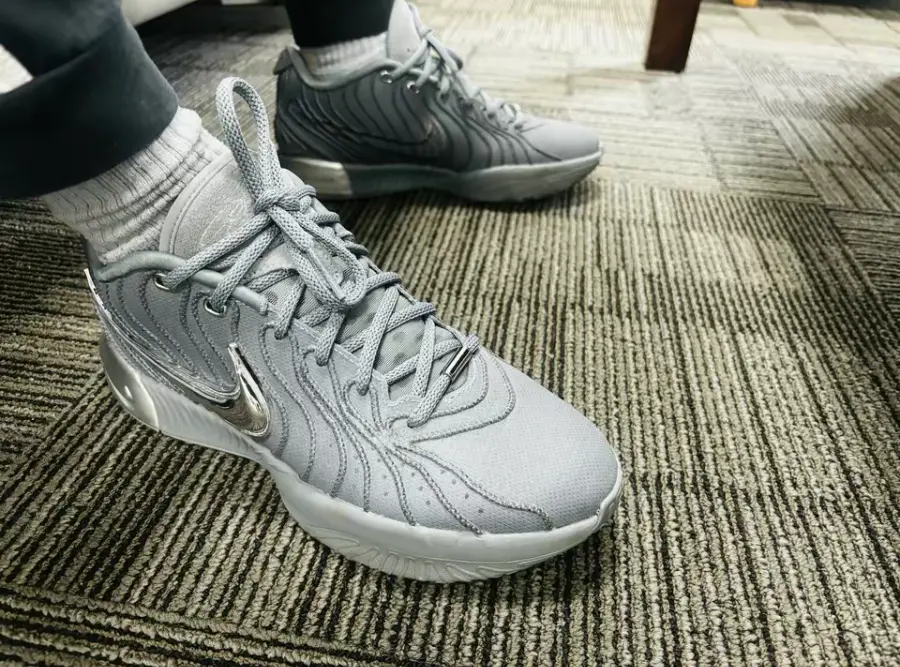 Alternative view of Giày Nike Lebron 21 'Cool Grey' HF5352-001