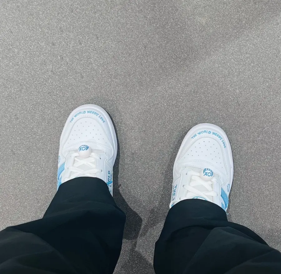 Alternative view of Giày Adidas ANDRÉ SARAIVA x Forum Low Classic 'Love Union' FZ6353