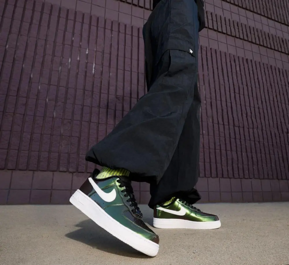 Alternative view of Giày Nike Air Force 1 Low 'Iridescent' FV1173-010