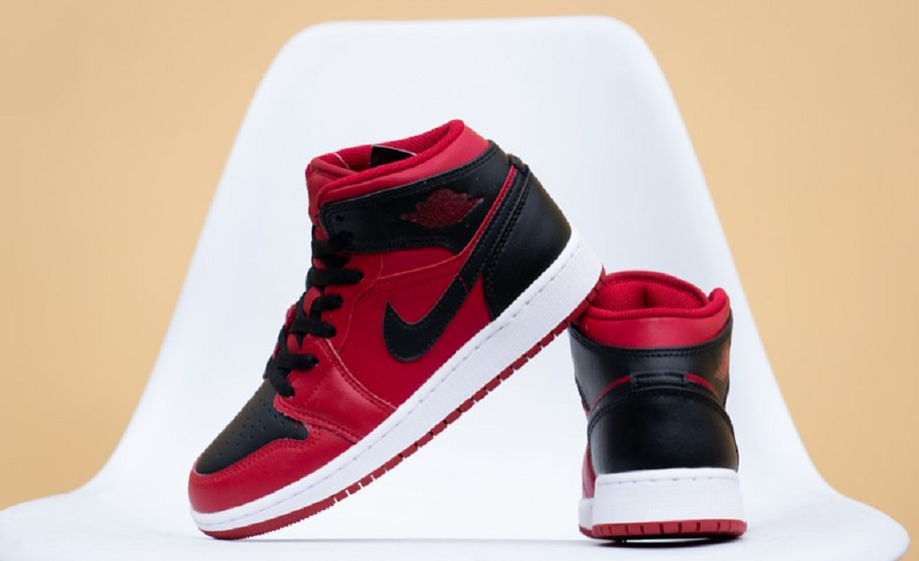 Giày Air Jordan 1 Mid GS 'Reverse Bred' 554725-660 - Ảnh 6