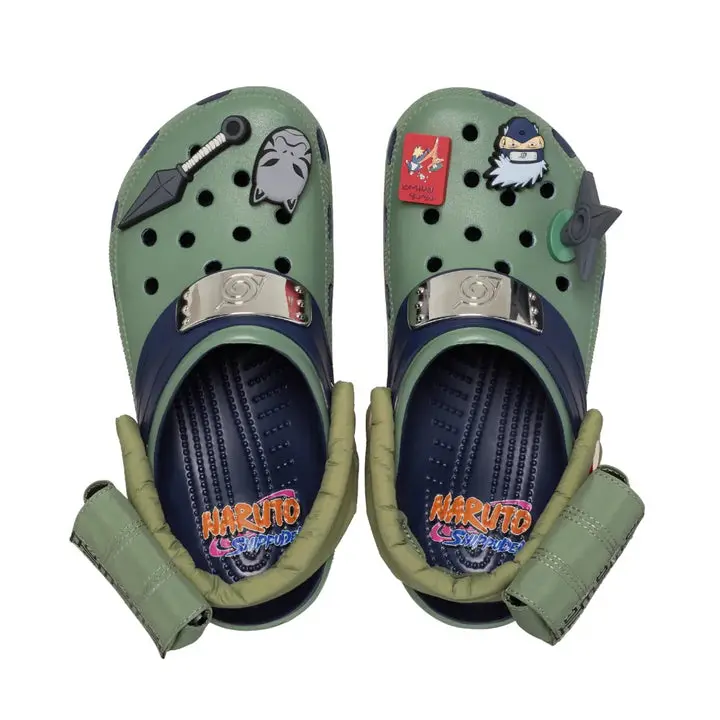 Alternative view of Dép Crocs Classic Naruto Shippuden Kakashi 'Navy' 209445-410