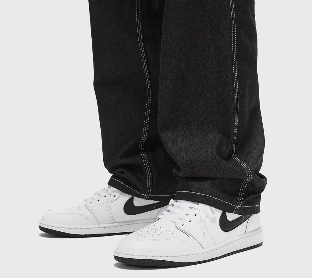 Alternative view of Giày Nike Air Jordan 1 Mid 'White Black' DQ8426-132